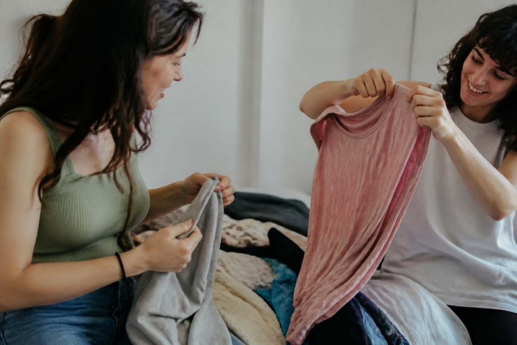 Vetements usages echanges directement entre amis
